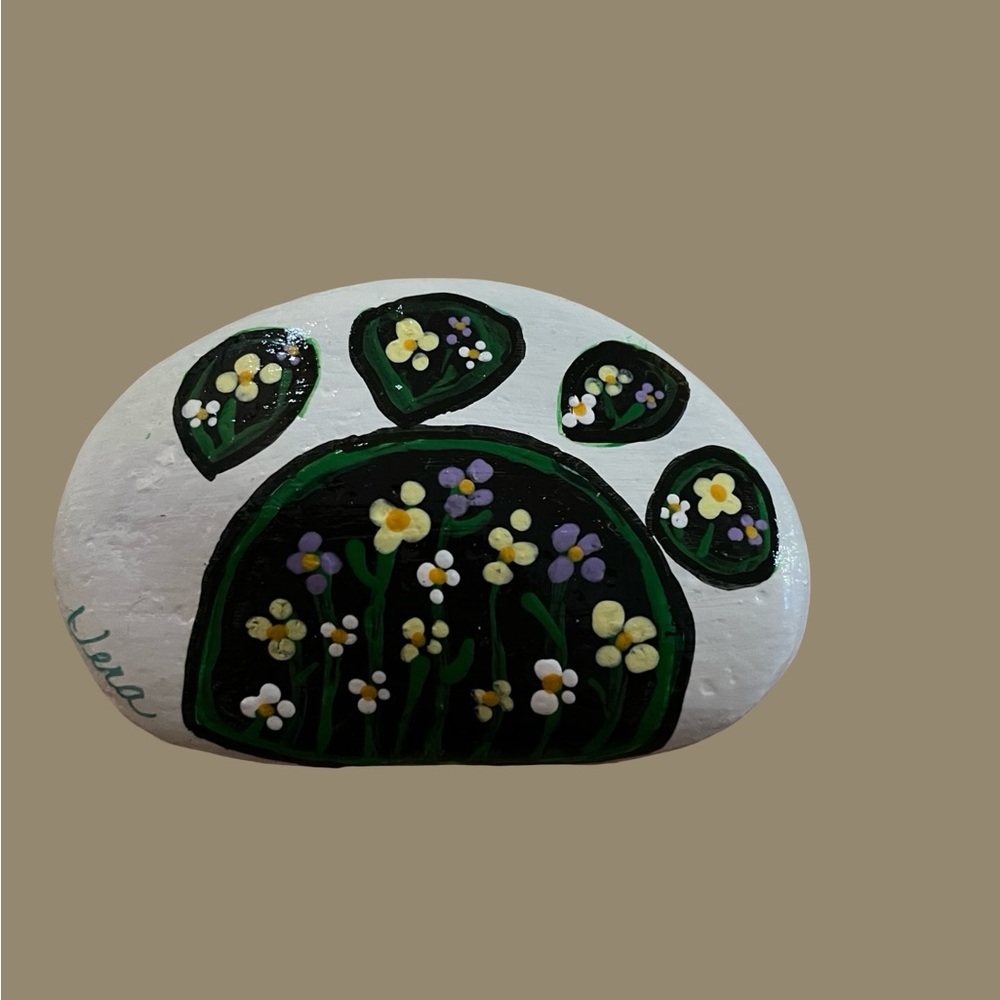 Hand crafted painted floral paw rock white background stone 3x1.5 inch approx - Picture 4 of 13